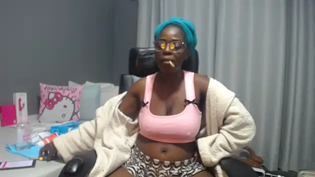 shaniko89 (F milf) - finger that pussy good daddy make me cum