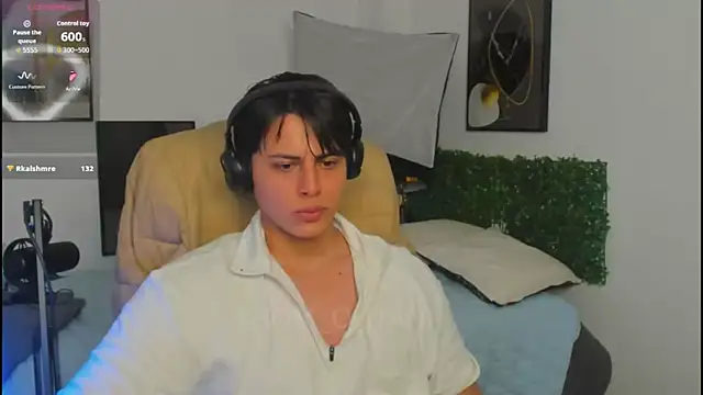 thom_ohtani - Thom_Ohtani's free webcam - UK Sex Cams