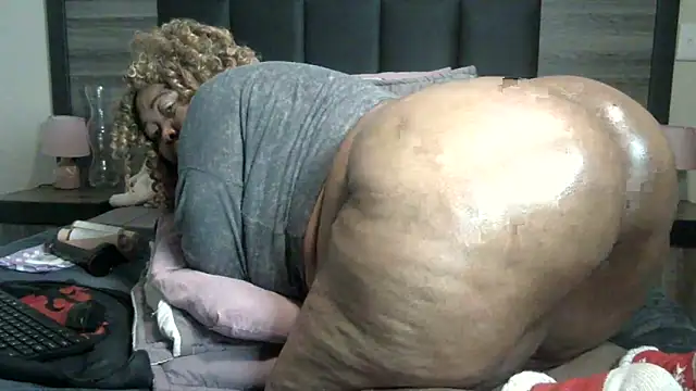 BigButt-MomJ75 webcam