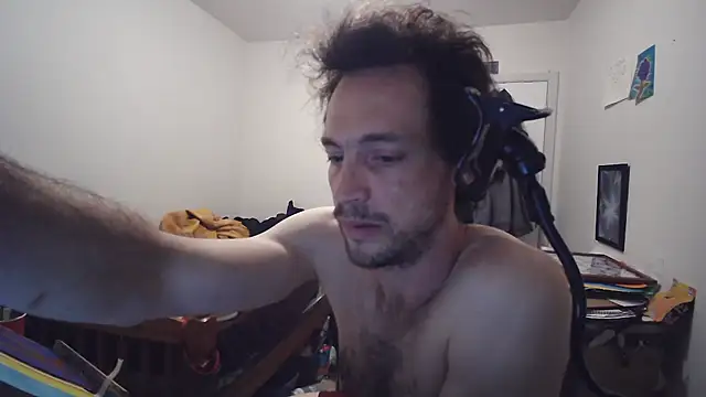 johnnymoves (Ask my age) - I want to cum!