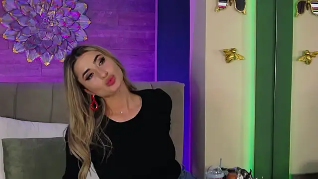 LoraDevine live sex cam