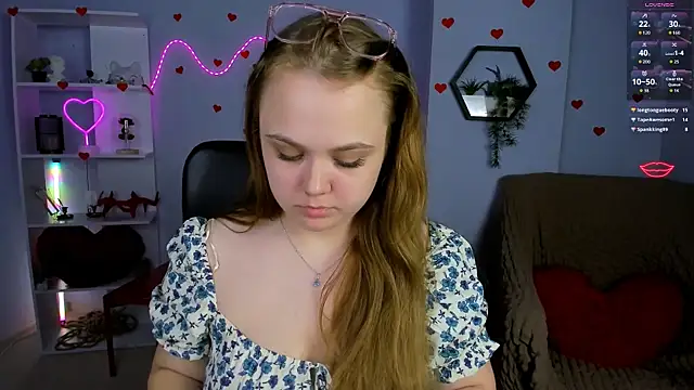 keri_ti (F teen) - doggy in thongs