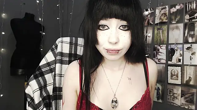 lucy8bit - Lucy8bit's free webcam - UK Sex Cams