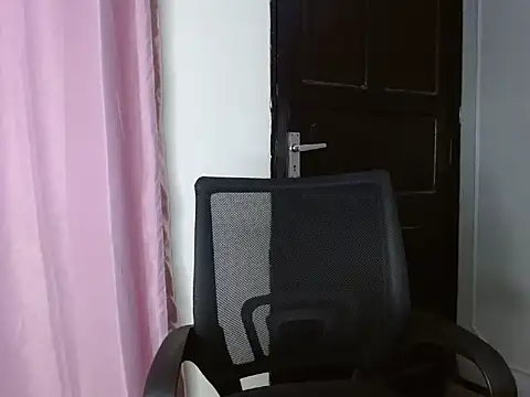 savage_laura