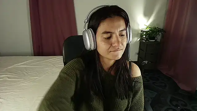 Watch ChloeSanchezx live on EroticFlix - High definition streams