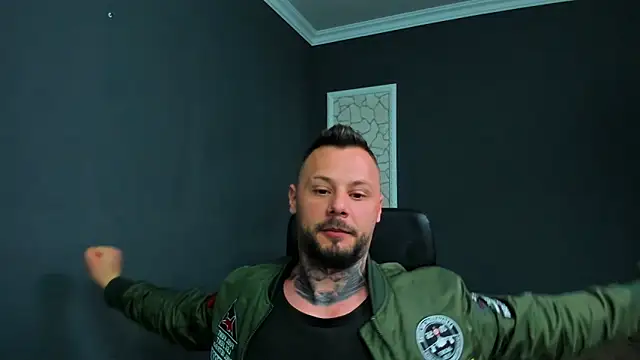 Watch BrianHunts live on EroticFlix - High definition streams