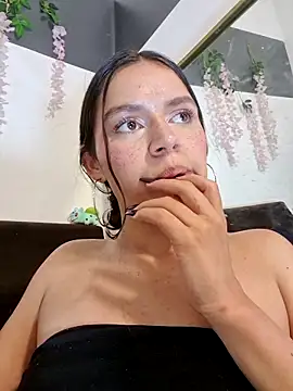 Watch Danni_shy live on EroticFlix - High definition streams