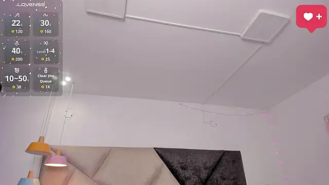 Watch SaraWagner_ live on EroticFlix - High definition streams