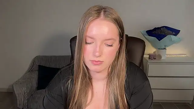 Watch EvaMaddison live on EroticFlix - High definition streams
