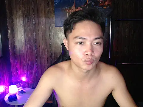 hotzachery (Ask my age) - let's get fuck and cum now