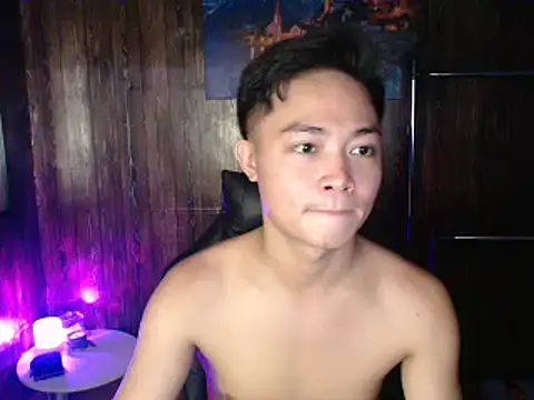 hotzachery (Ask my age) - let's get fuck and cum now