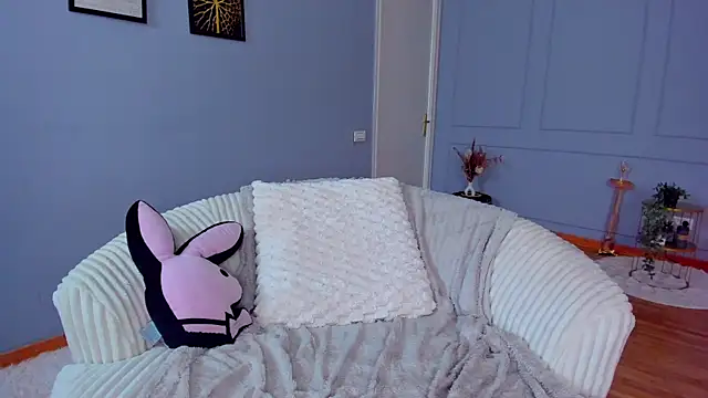 awww_ella - Awww_Ella's free webcam - UK Sex Cams