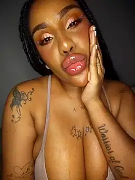 queen_amara (F milf) - tits + saliva