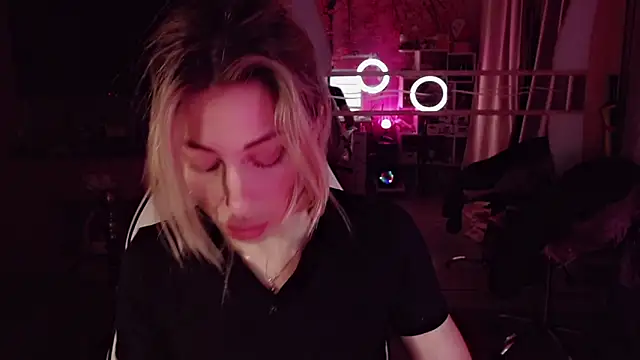 AnnieGOld_ webcam