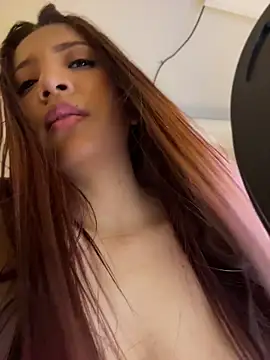 Pushaina__1 webcam