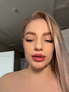 HugeBoobsAlice