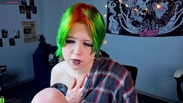 littlekittenstar - LittleKittenStar's free webcam - UK Sex Cams