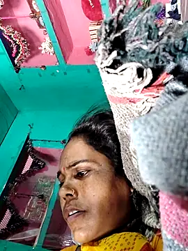 Pooja750 webcam