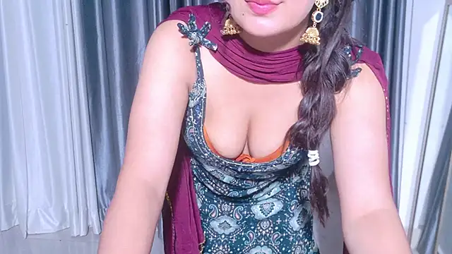 Aashika-Kaur webcam