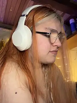 Sophia_Weest99 webcam