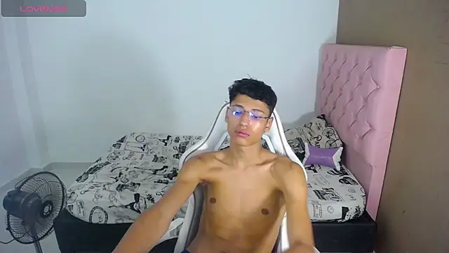 im_david02 - Im_david02's free webcam - UK Sex Cams