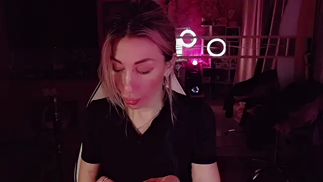 AnnieGOld_ webcam