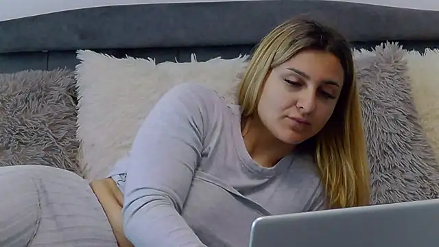 nicoleplay - NicolePlay's free webcam - UK Sex Cams