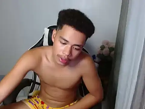curlyasian_njxx live sex cam