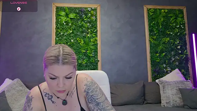 issa_jo - Issa_Jo's free webcam