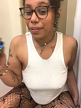 Desirae_Luciano