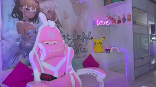 CheekySashaCharm webcam