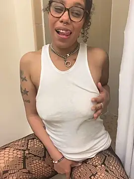 Desirae_Luciano