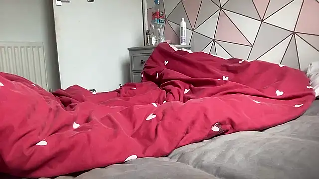 Bustyblondebabe32