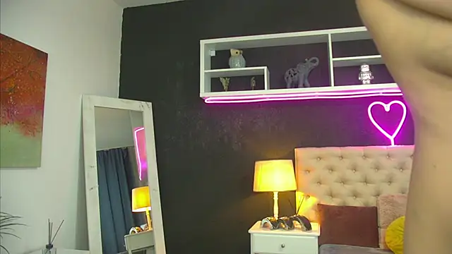 taniakaverina - TaniaKaverina's free webcam - UK Sex Cams