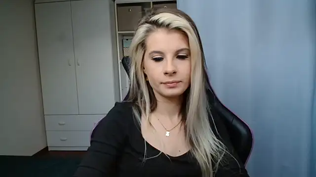 KristineGlow live sex cam