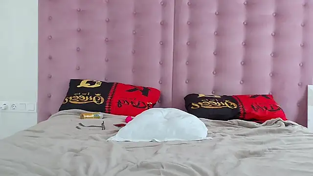 LunaLeonCoupleWife webcam