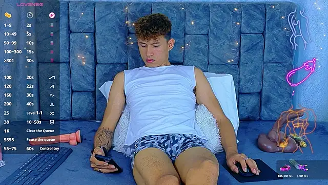 nicolastorrez (M twink) - get naked for me