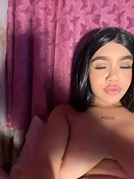 Tyra_malkovaa webcam