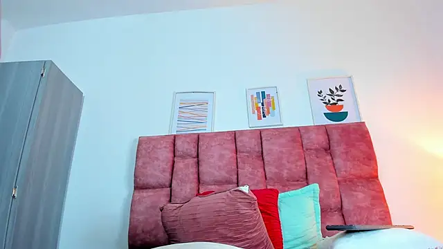tiffanyfox1 - TiffanyFox1's free webcam