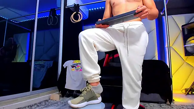 Aydenmiller96 live sex cam