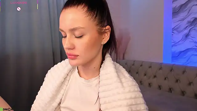 Aria_Mila webcam
