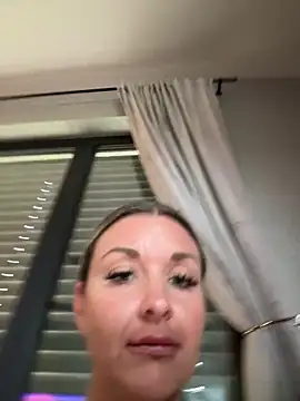 Bella-Tight live sex cam