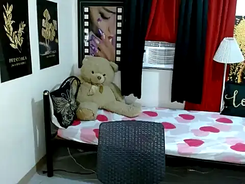 urhotgoddess - UrhotGoddess's free webcam - UK Sex Cams
