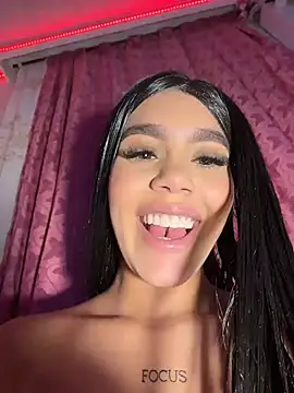 Tyra_malkovaa