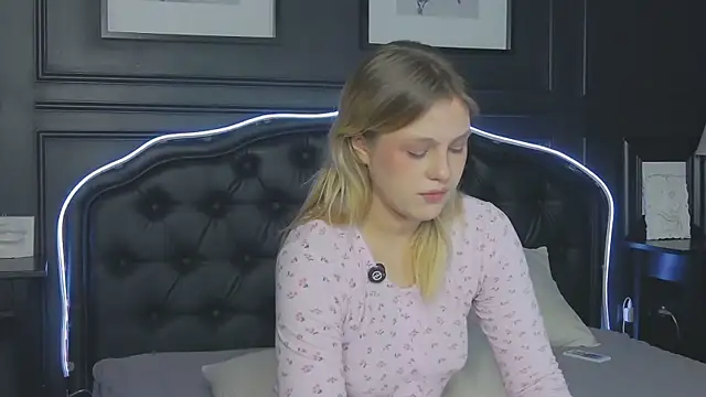 CaitlinSugar live sex cam