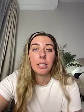 Aussielulu live sex cam