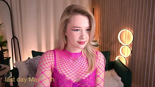 LauraWifeness