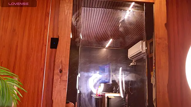 Kinsleybrown live sex cam