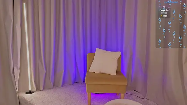 EricaMoonn webcam