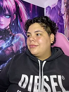 Hailey_Curvy webcam